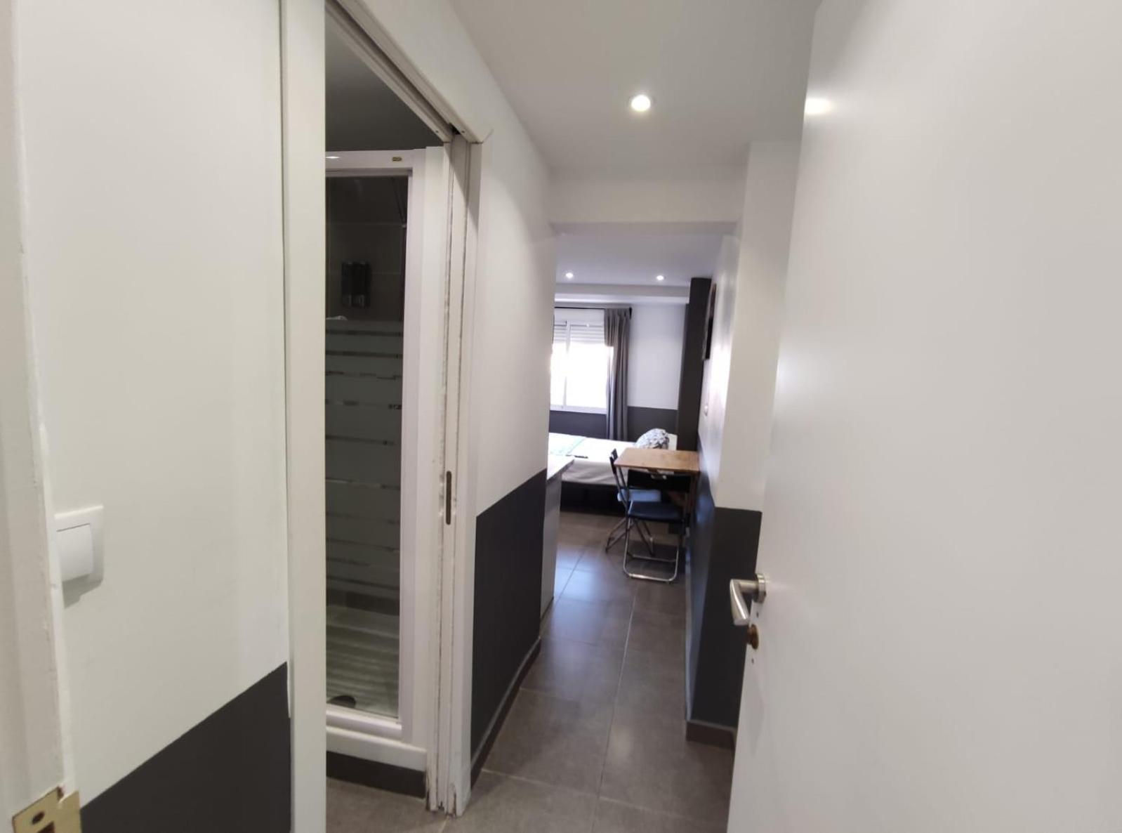Estudios Hl Frente Al Metro Barcelona-Aeropuerto L'Hospitalet de Llobregat Exterior foto